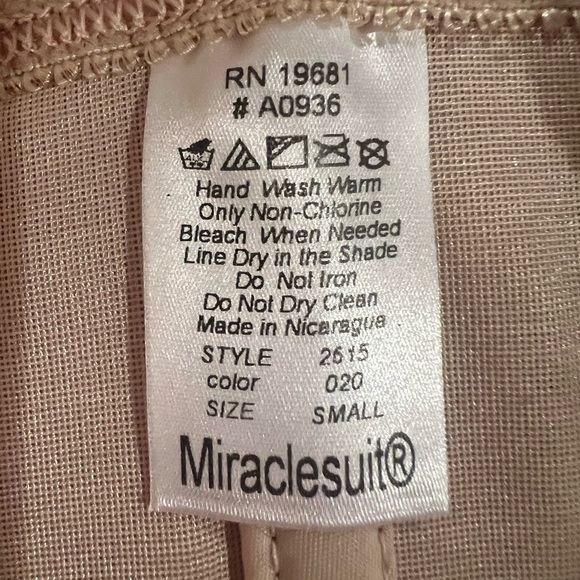 Miraclesuit corset, size small, nude, EUC, eyelet closure, waistline, slimming - Picture 4 of 4